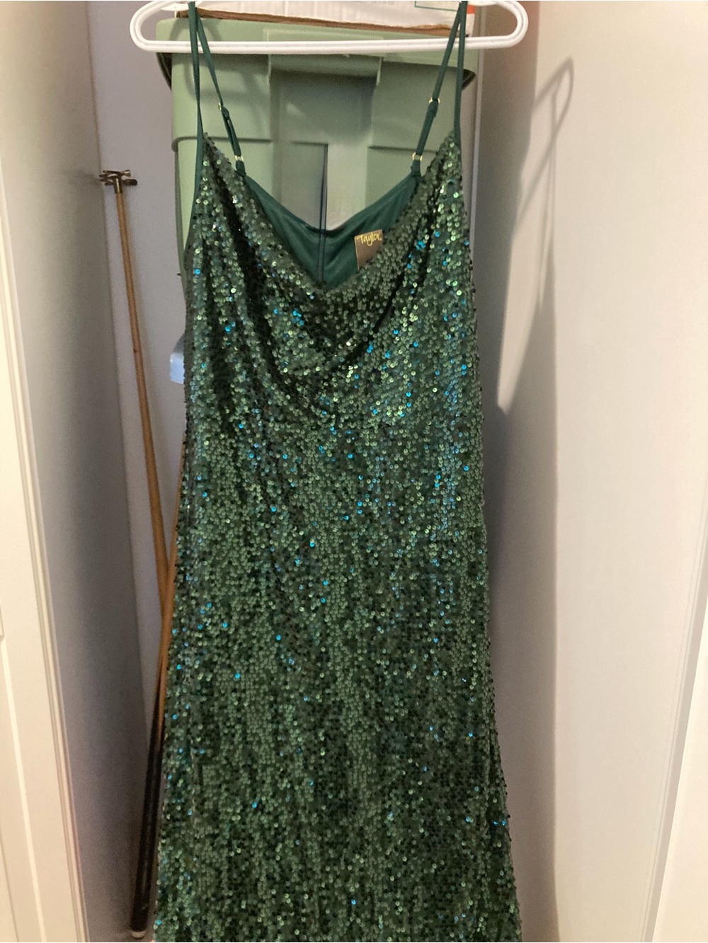 Stunning TAYLOR Emerald Green Sequin Cowl-Neck Maxi Dress Size 16